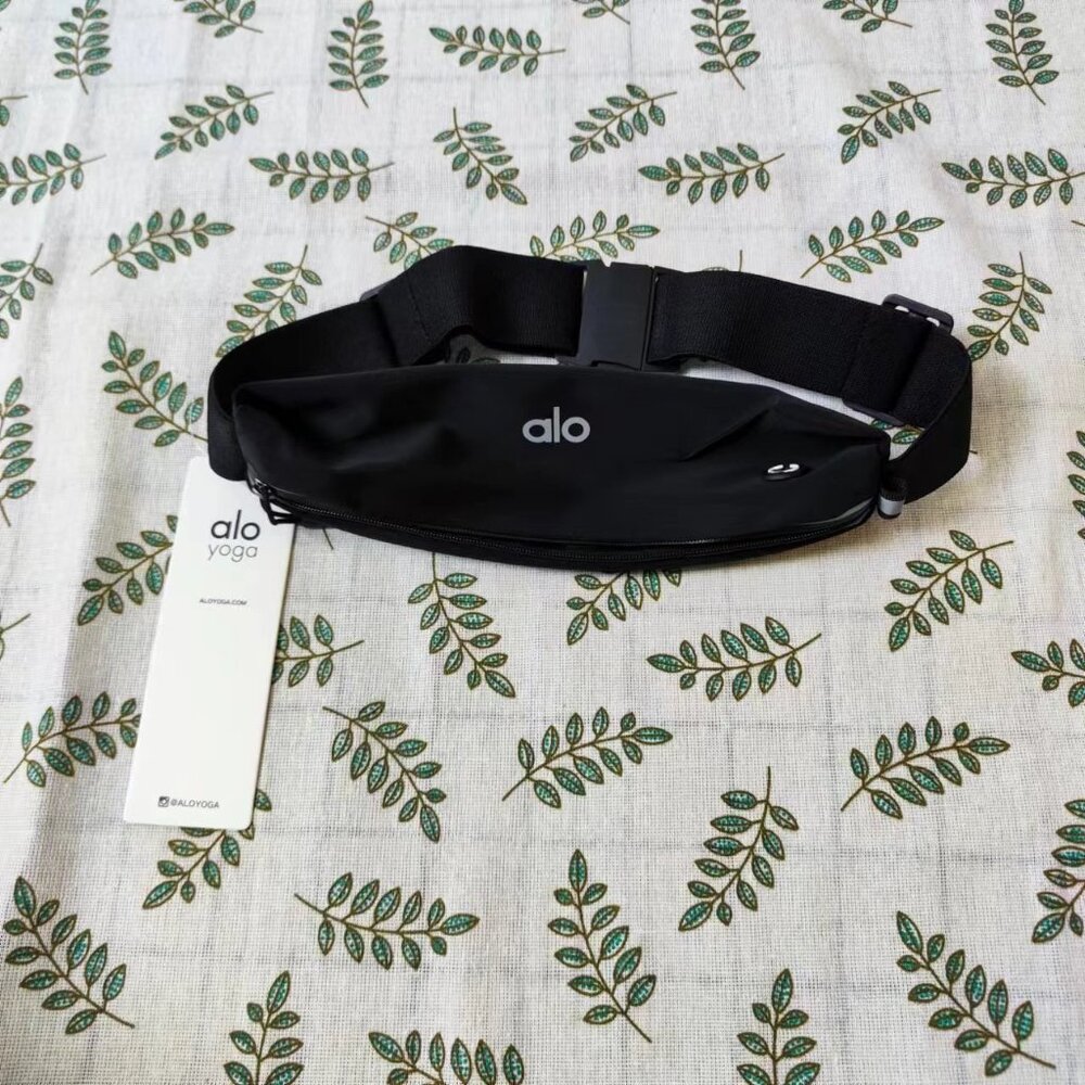 New ALO Yoga  mobile phone bag